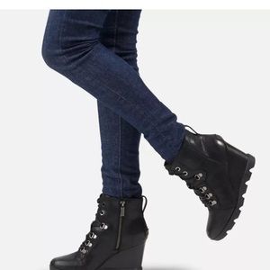 Sorel black Uptown boot size 5. NEW in BOX!